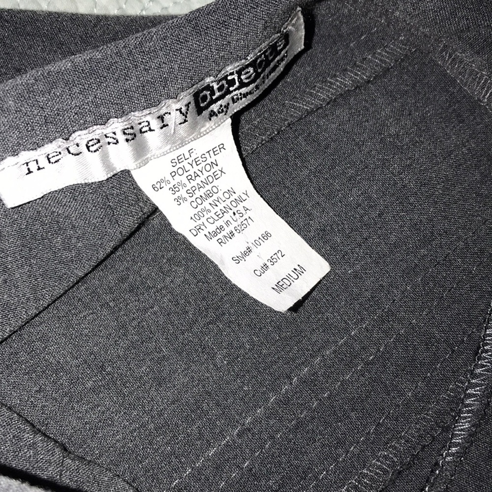Grey pleated skirt - Picture 2 of 3
